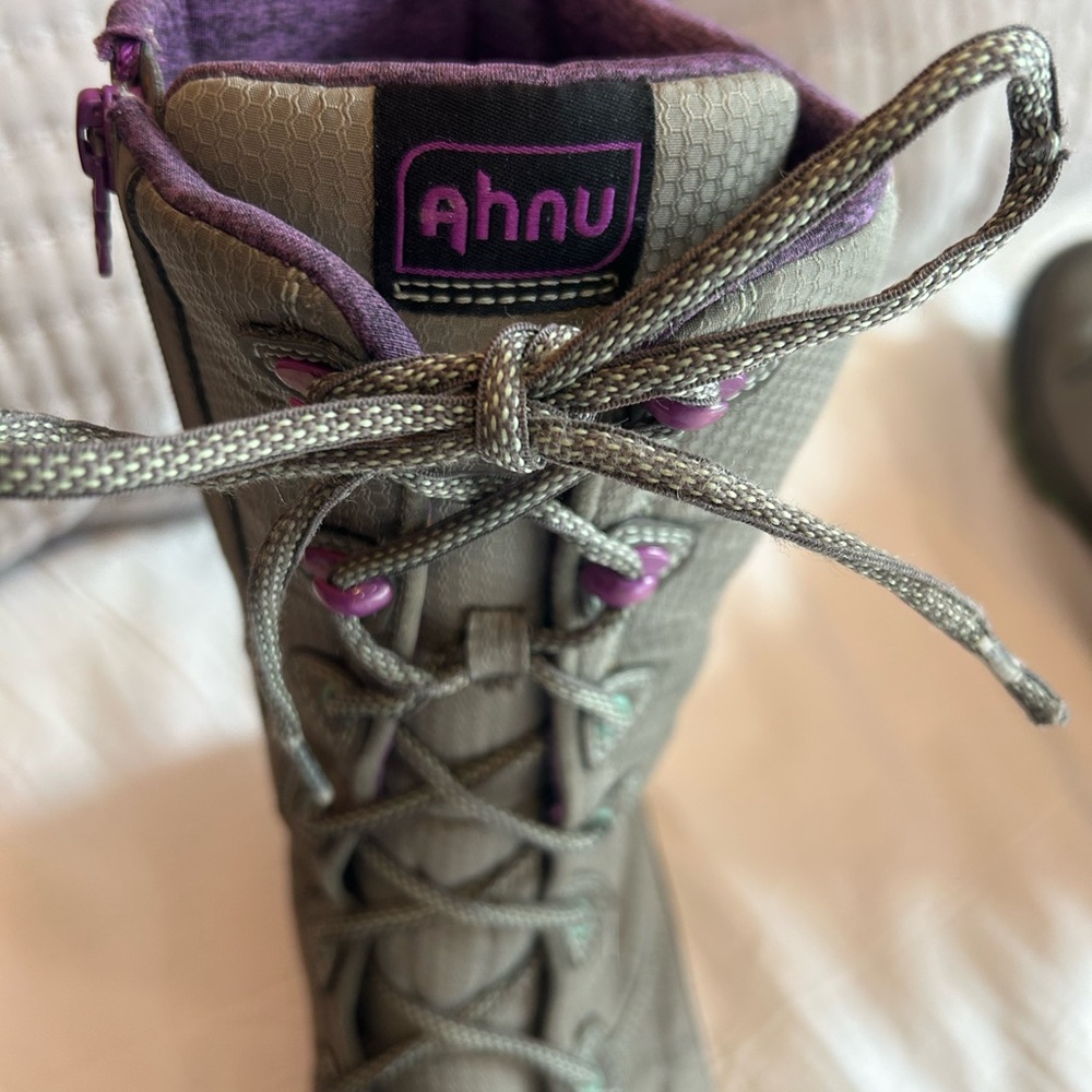 Ahnu Women's Gray and Purple Winter Boots - Picture 5 of 9
